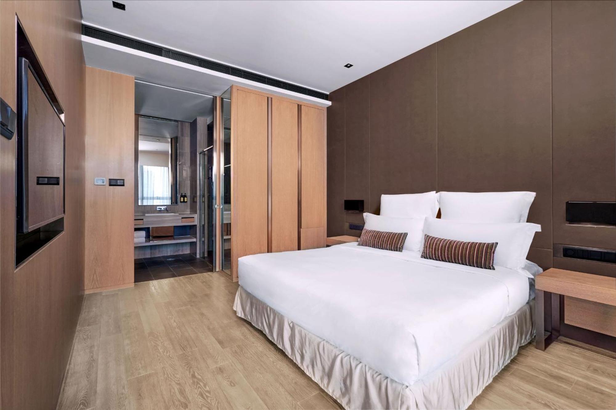 Club Executive Suite,1499520961:JPEG